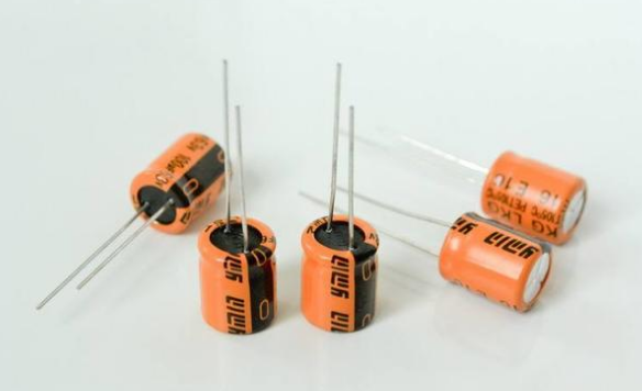 「NIPPON CHEMI-CON」電解電容極性接錯會爆炸，如何避免？